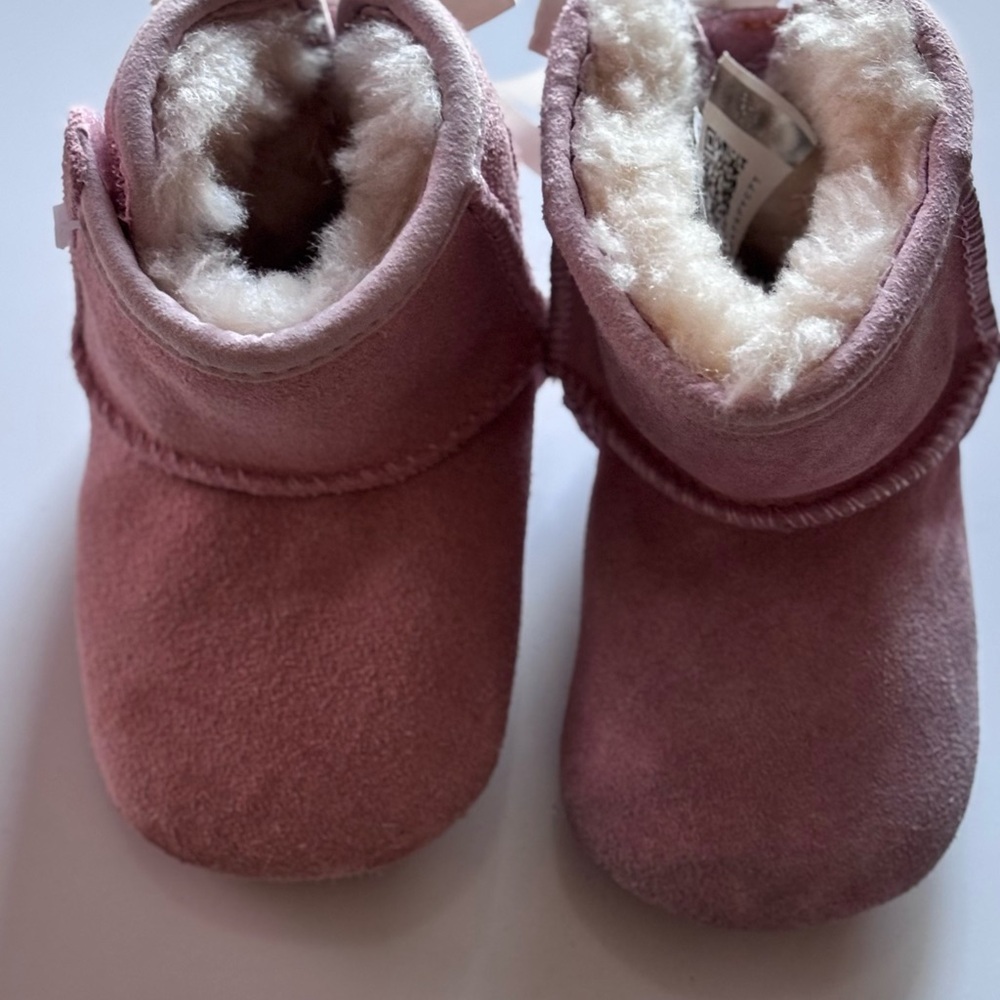 UGG BOOTS - Picture 6 of 14